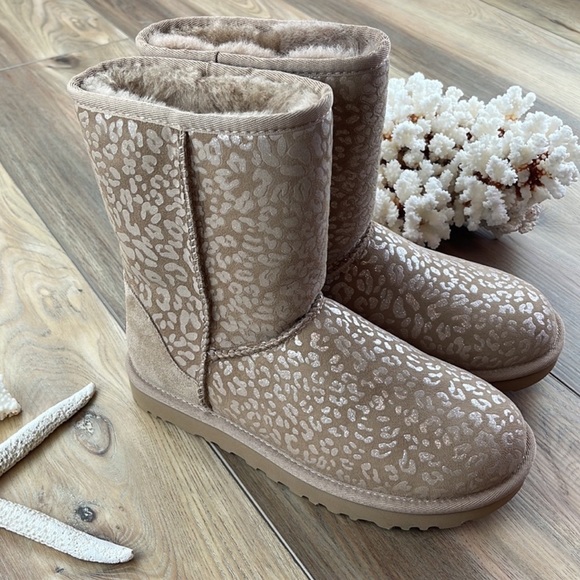 🌴🔆UGG- BROWN CLASSIC SHORT SNOW LEOPARD BOOTS🔆🌴 - Picture 3 of 16